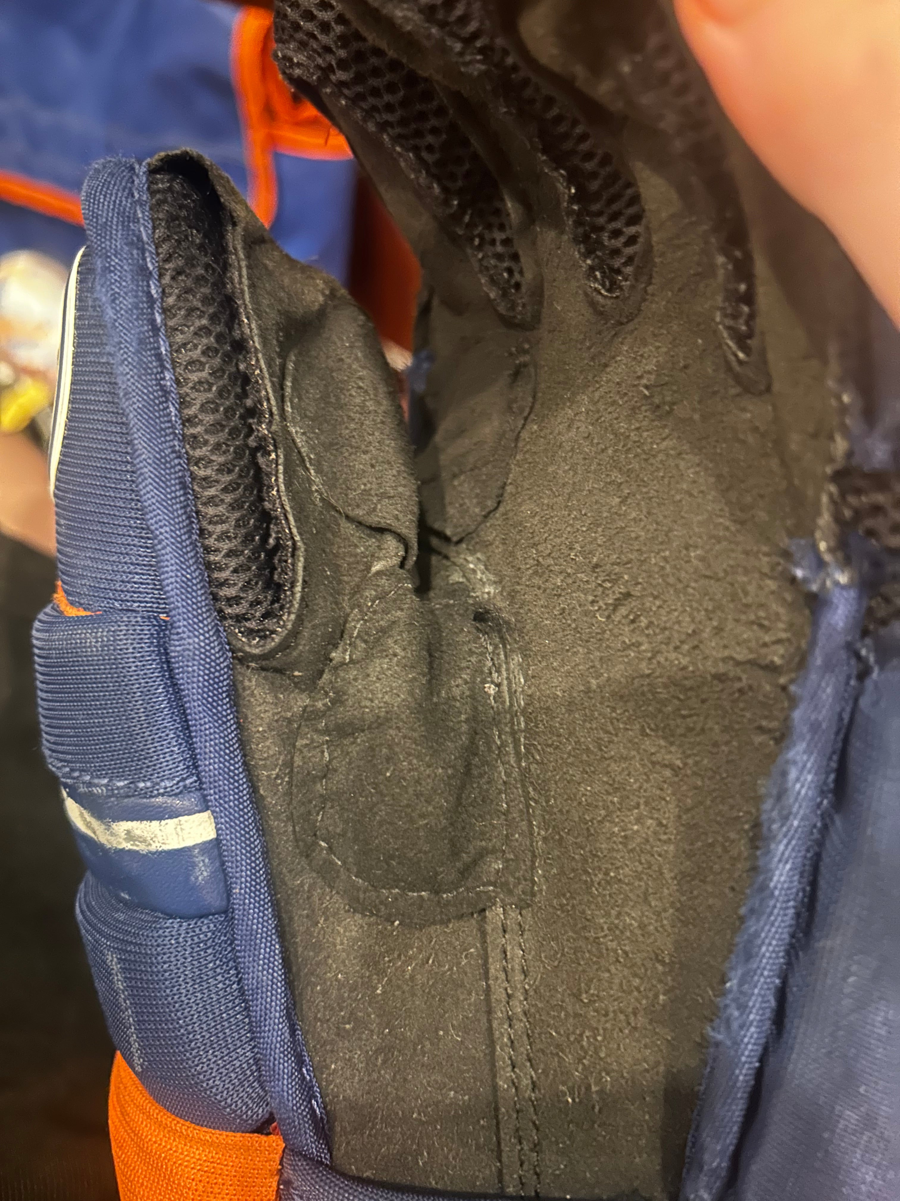 Valtteri Filppula game used gloves
