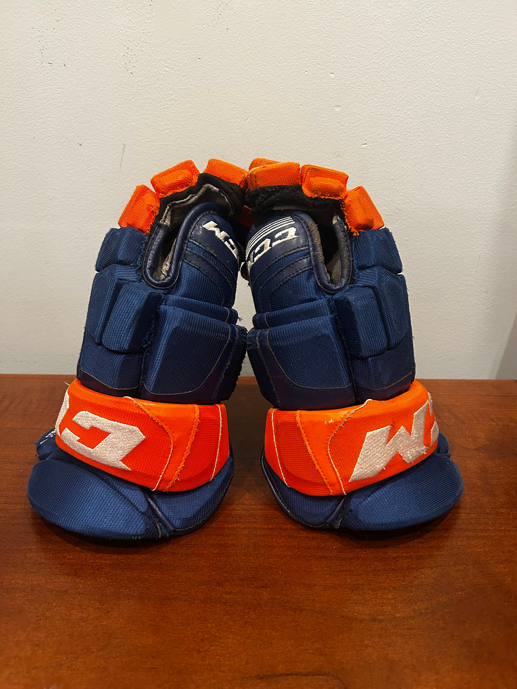 Ryan strome game used gloves.