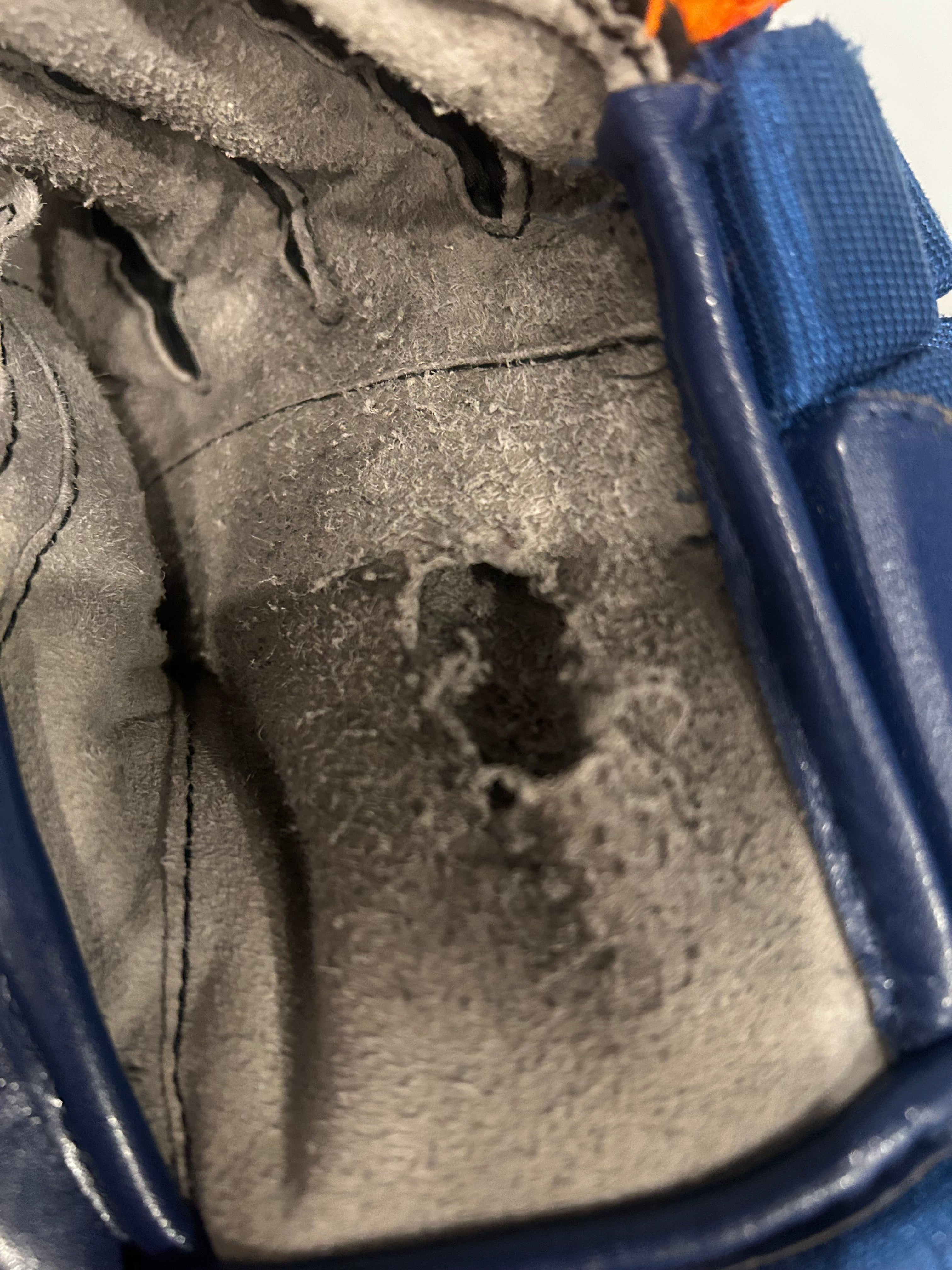 Ryan strome game used gloves.