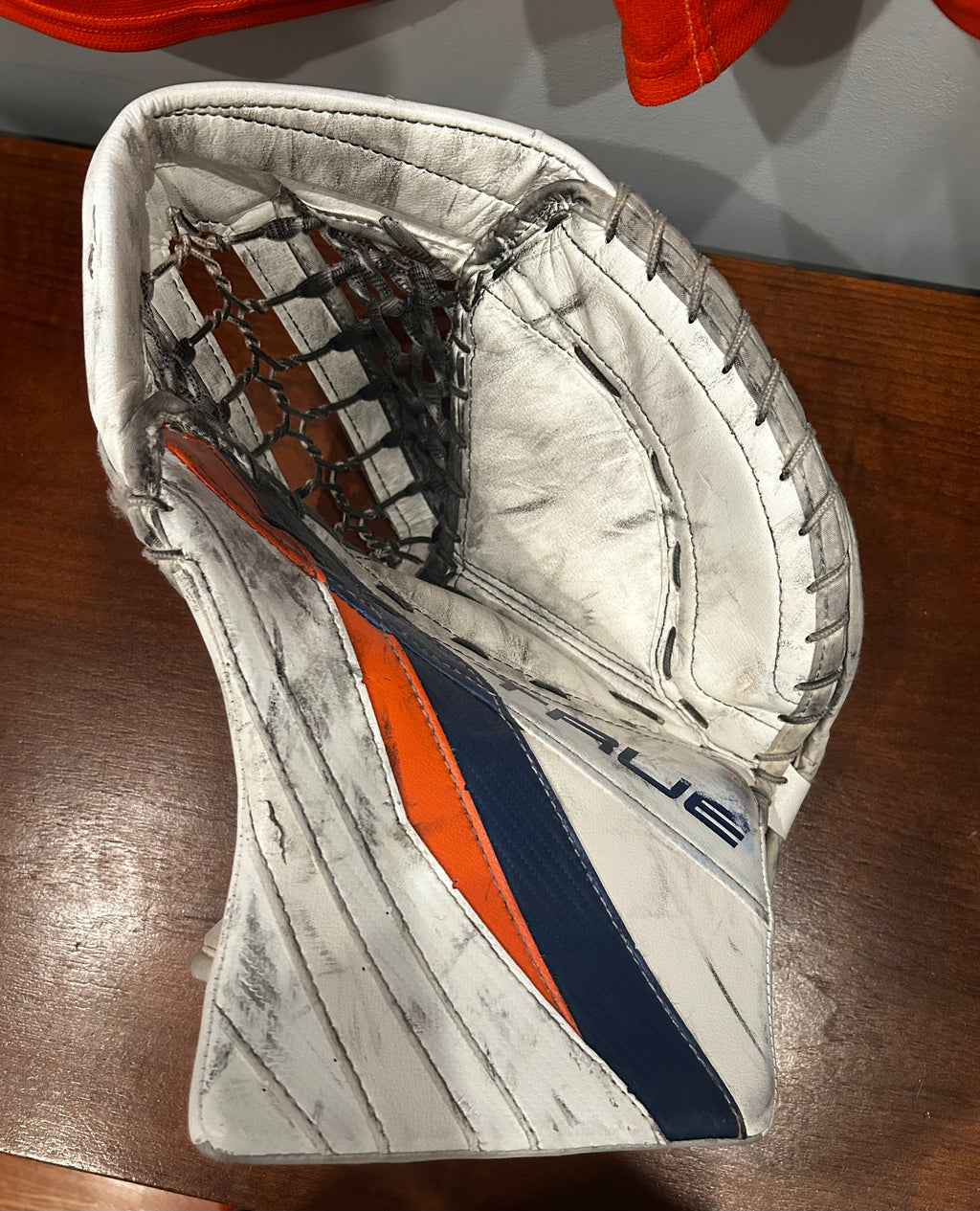 Henrik Tikkanen Game used glove photo matched📸